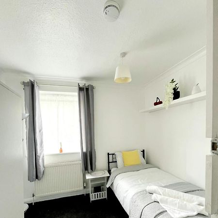 Cosy Room Stay 5 Sutton  Esterno foto