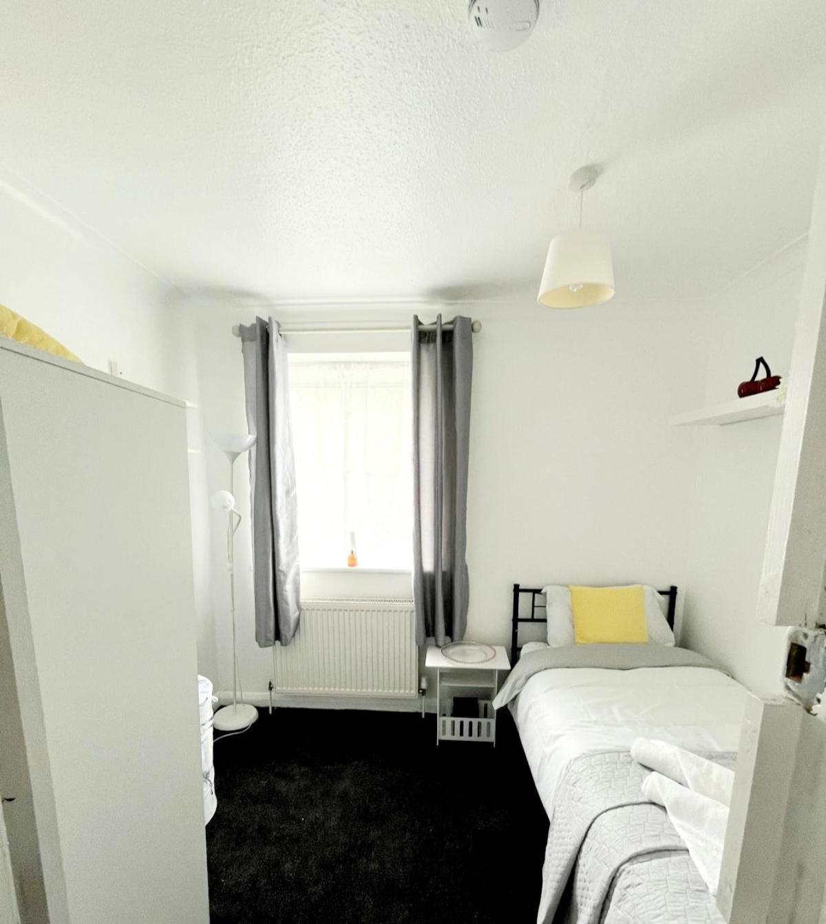 Cosy Room Stay 5 Sutton  Esterno foto