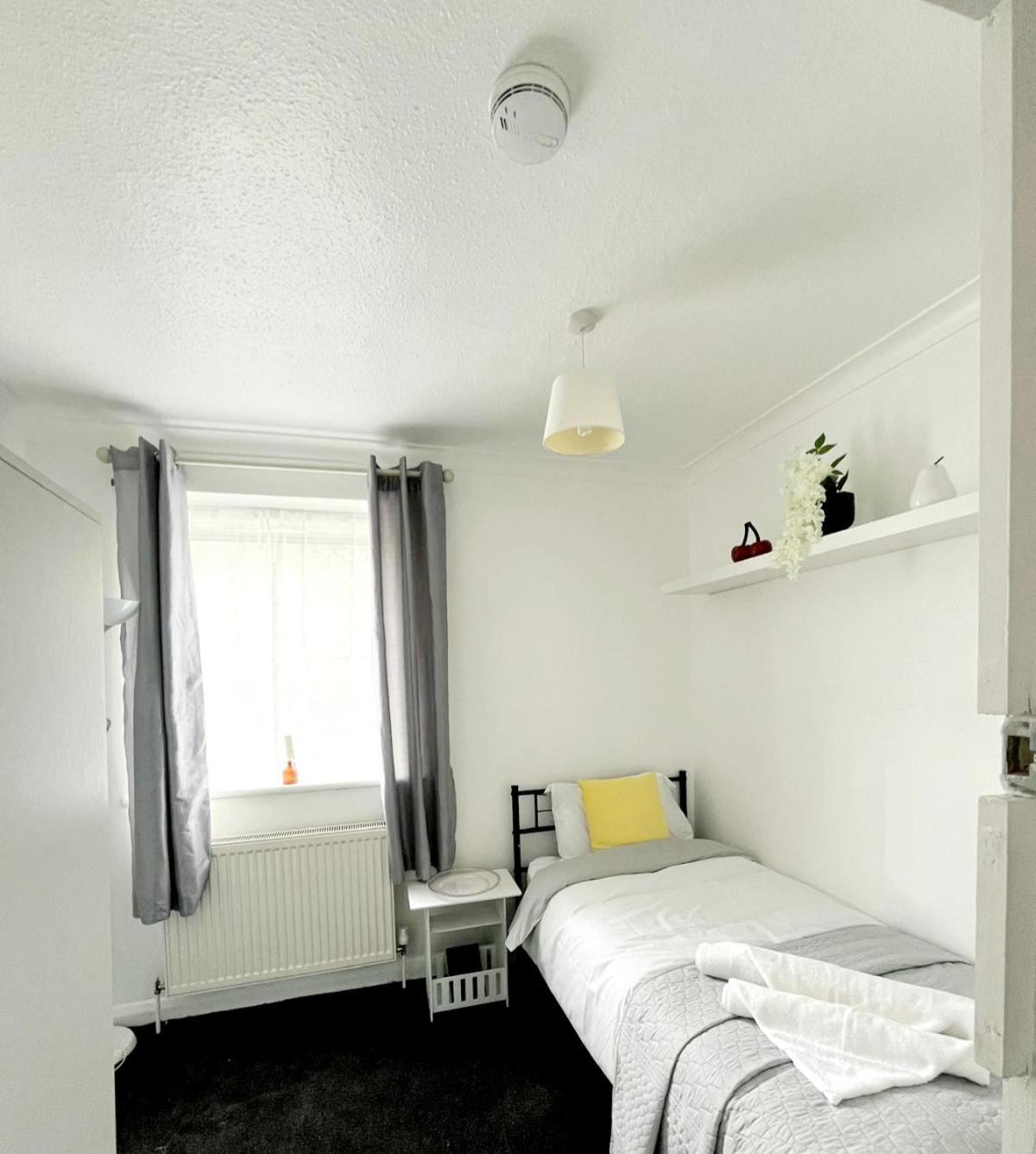 Cosy Room Stay 5 Sutton  Esterno foto