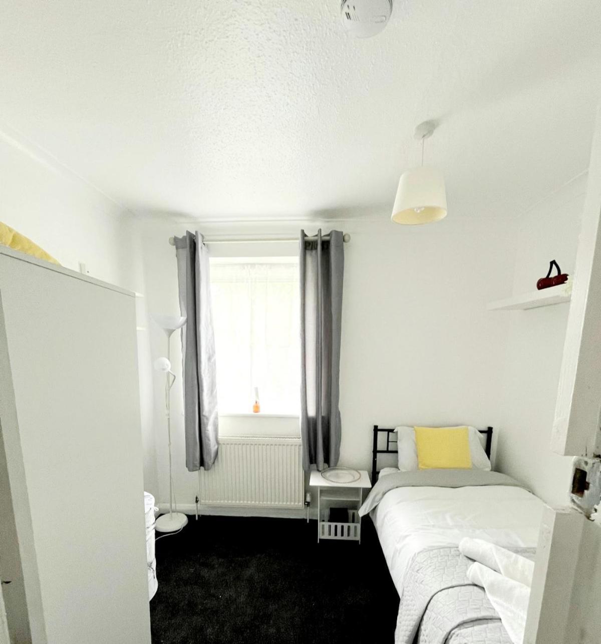 Cosy Room Stay 5 Sutton  Esterno foto